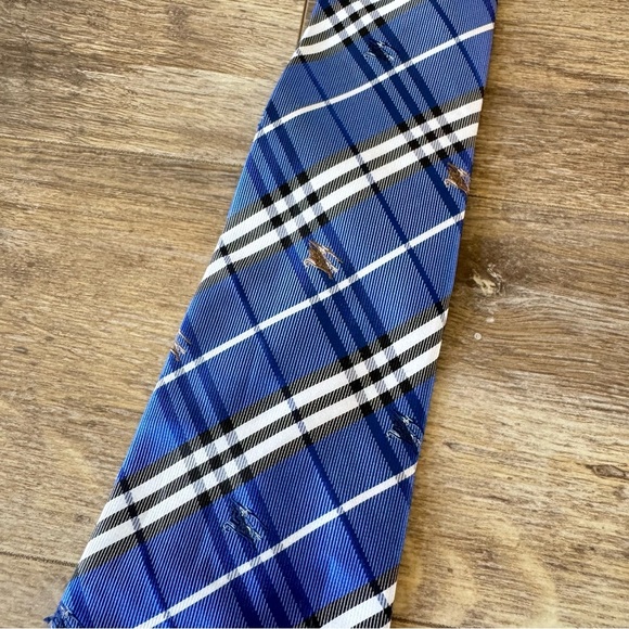 Burberry Classic Checkered and Knight Logo Plaid Tie - Picture 3 of 7